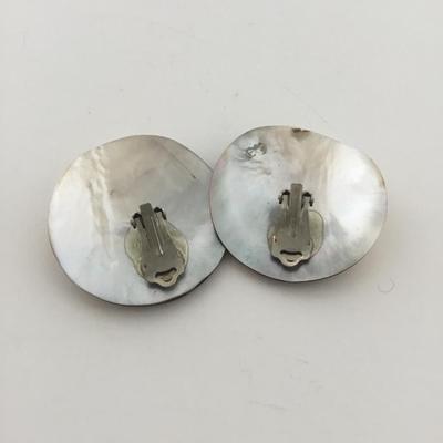 Shell type vintage clip on earrings