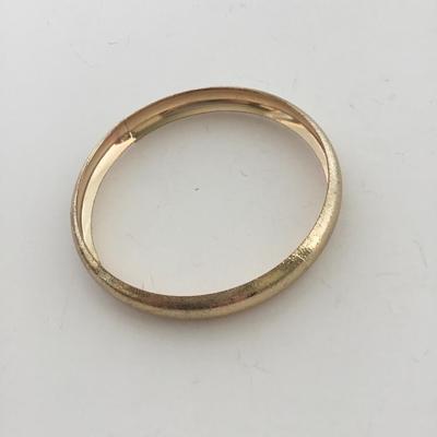 Gold tone fashion bangle