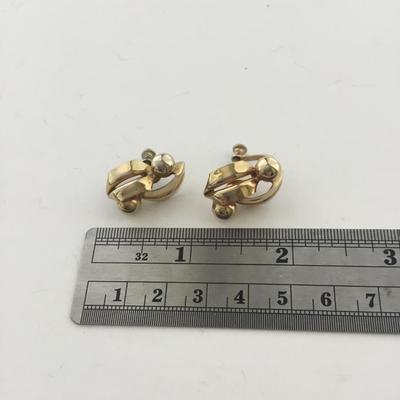 Gold tone screw on vintage earrings