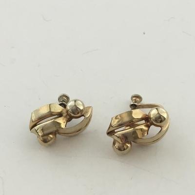 Gold tone screw on vintage earrings