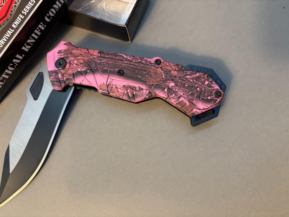 Pink Lock Blade Razor Razor Tactical - Lock Knife - Pink Camo Handle | EstateSales.org