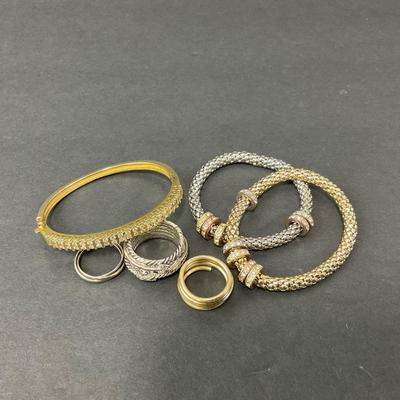 -83- COSTUME | Assortment Of Rings & Bracelets
