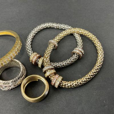 -83- COSTUME | Assortment Of Rings & Bracelets