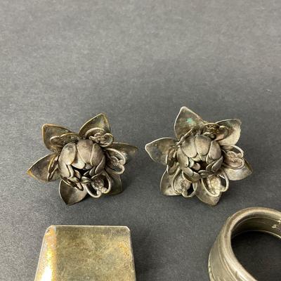 -84- COSTUME | Assortment Of Jewelry Pieces