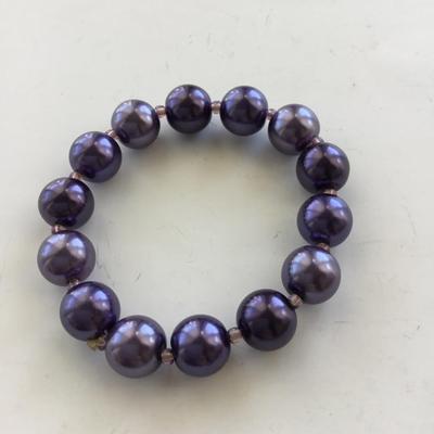 Purple beaded stretchy bracelet