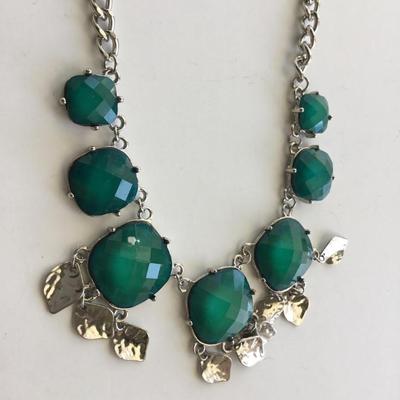 Silver tone green fashion necklace