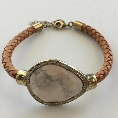 Light pink stone type fashion bracelet