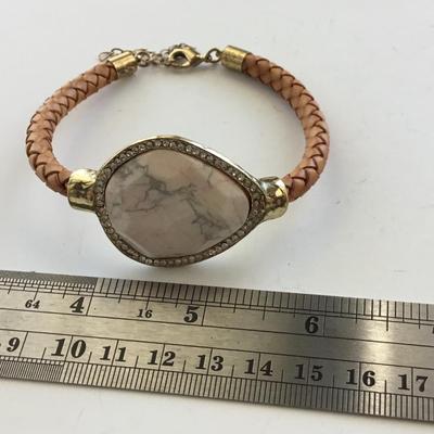 Light pink stone type fashion bracelet