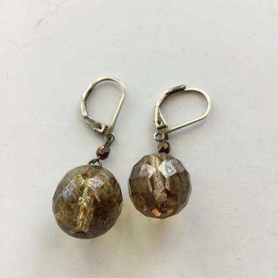 Small dangle fashion unmarked earrings