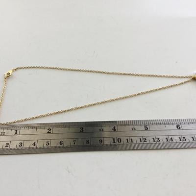 Unmarked gold tone mom necklace