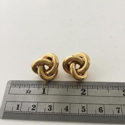 Gold tone fashion earrings