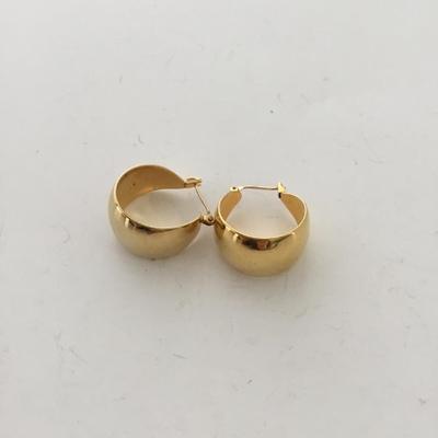 Gold tone hoop earrings