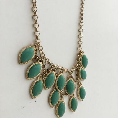 2028. Marked green fashion necklace