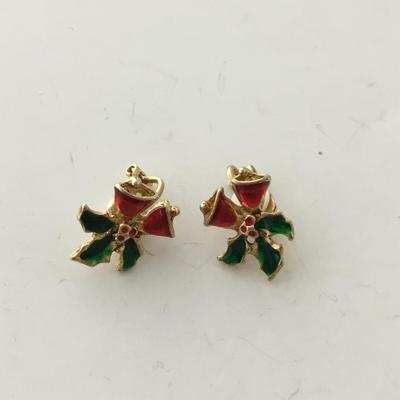 Gold tone vintage clip on earrings