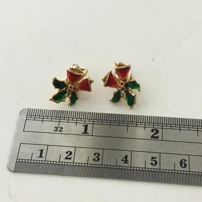 Gold tone vintage clip on earrings