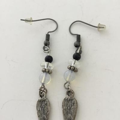 Unmarked dangle fashion earrings