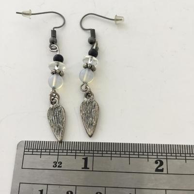 Unmarked dangle fashion earrings