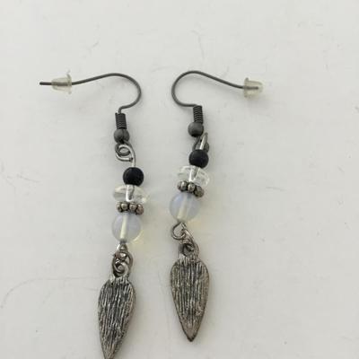 Unmarked dangle fashion earrings