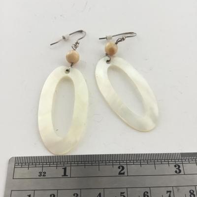 White oval dangle fashion earrings