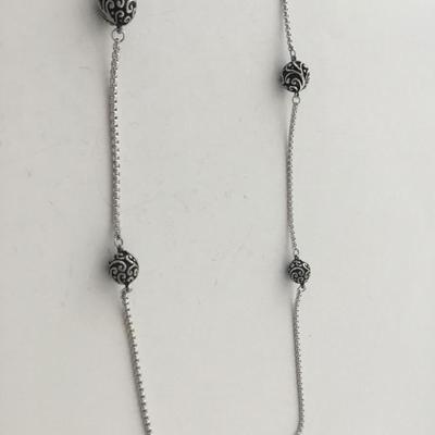 Silver tone fashion necklace