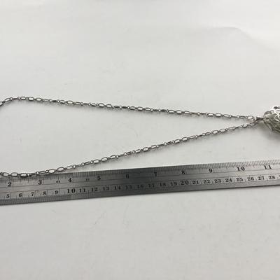 M marked beautiful silver tome flower necklace