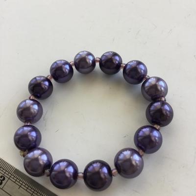 Purple beaded stretchy bracelet
