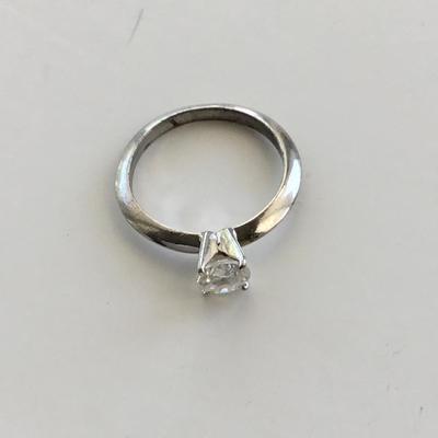 Unmarked beautiful ring