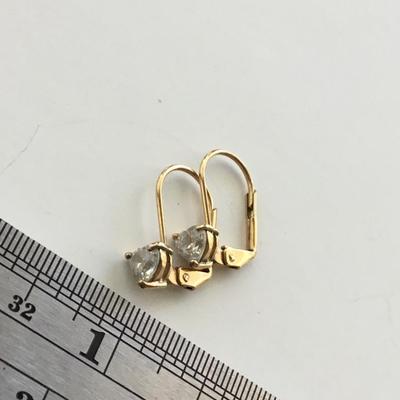 Gold tone fashion unmarked earrings