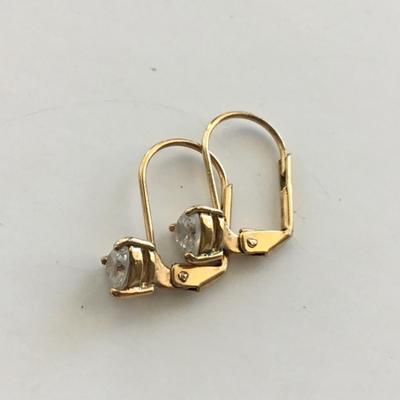 Gold tone fashion unmarked earrings