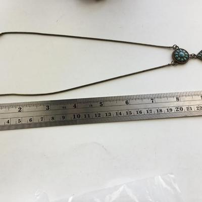 Claire’s fashion blue necklace