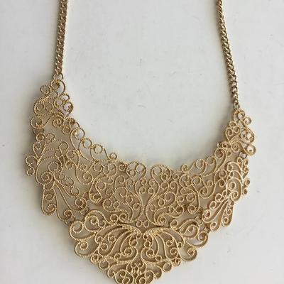 Gold tone fashion beautiful necklace