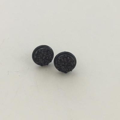 Black beautiful stud fashion earrings