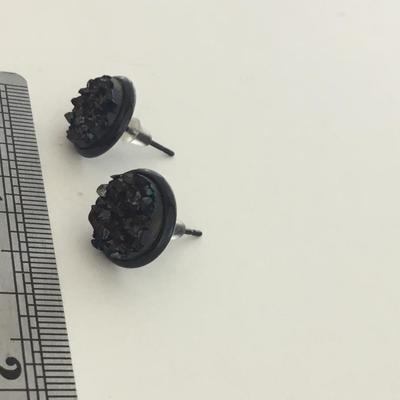 Black beautiful stud fashion earrings