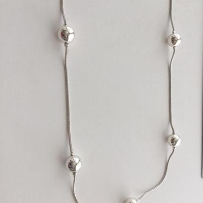 Silver tone unmarked beaded necklace