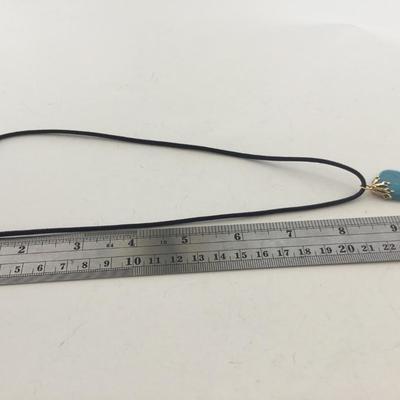 Blue stone type faux unmarked necklace