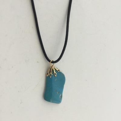 Blue stone type faux unmarked necklace