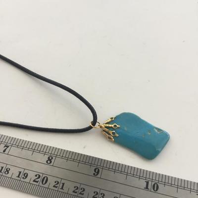 Blue stone type faux unmarked necklace