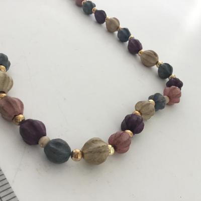 Colorful beaded fashion necklace
