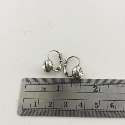 Silver tone unmarked vintage clip on earrings