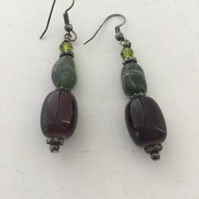 Beautiful dangle fashion earrings