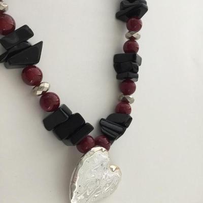 Heart bulky beaded fashion necklace