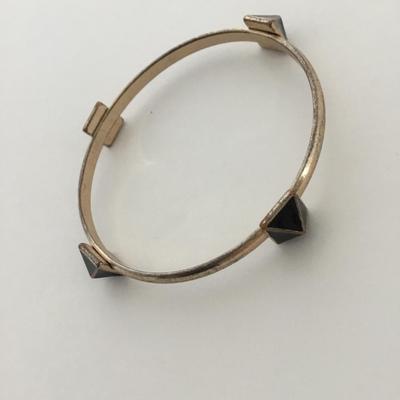 Gold tone black fashion bracelet