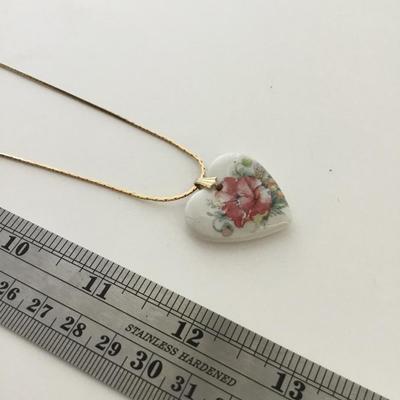 Gold tone heart fashion necklace