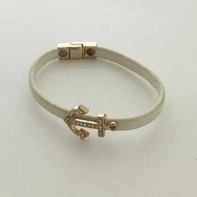 White unmarked anchor bracelet