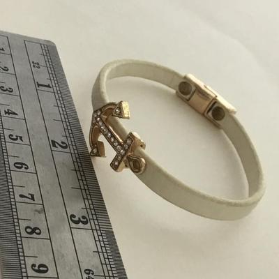 White unmarked anchor bracelet