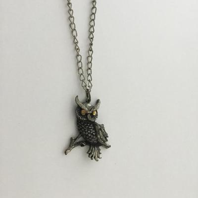 Unmarked silver tone vintage clasp owl necklace