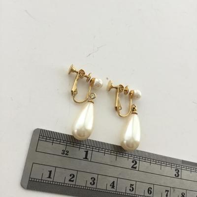 Gold tone vintage screw on dangle earrings