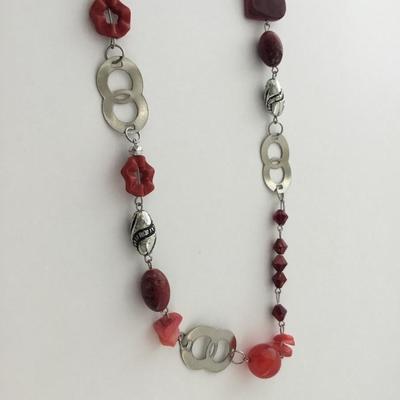 Red fashion beaded necklace