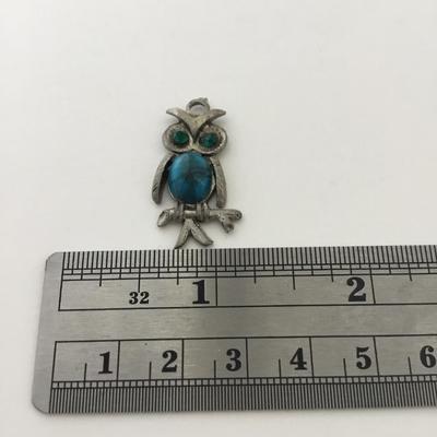 Silver tone unmarked owl fashion necklace pendant