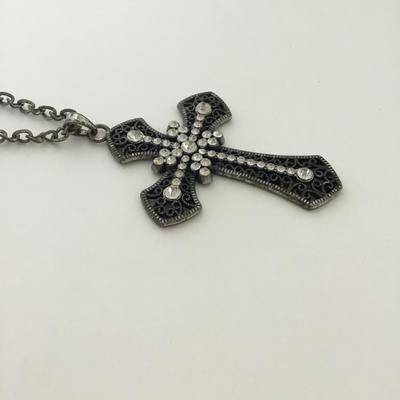 Beautiful cross rhinestone statement necklace